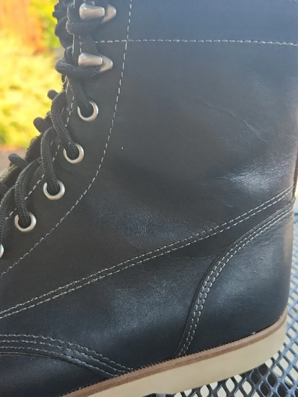 SEBAGO Black Leather Chukka Boots with Contrast Stitching
